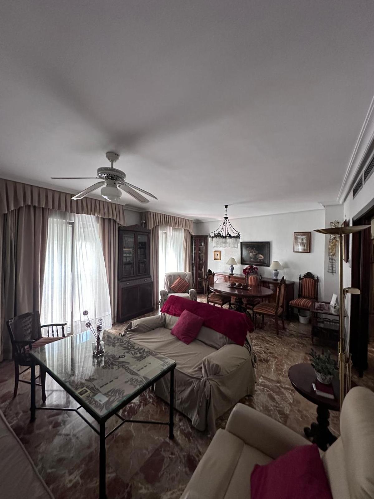 Amplio Plaza Nueva Apartment *